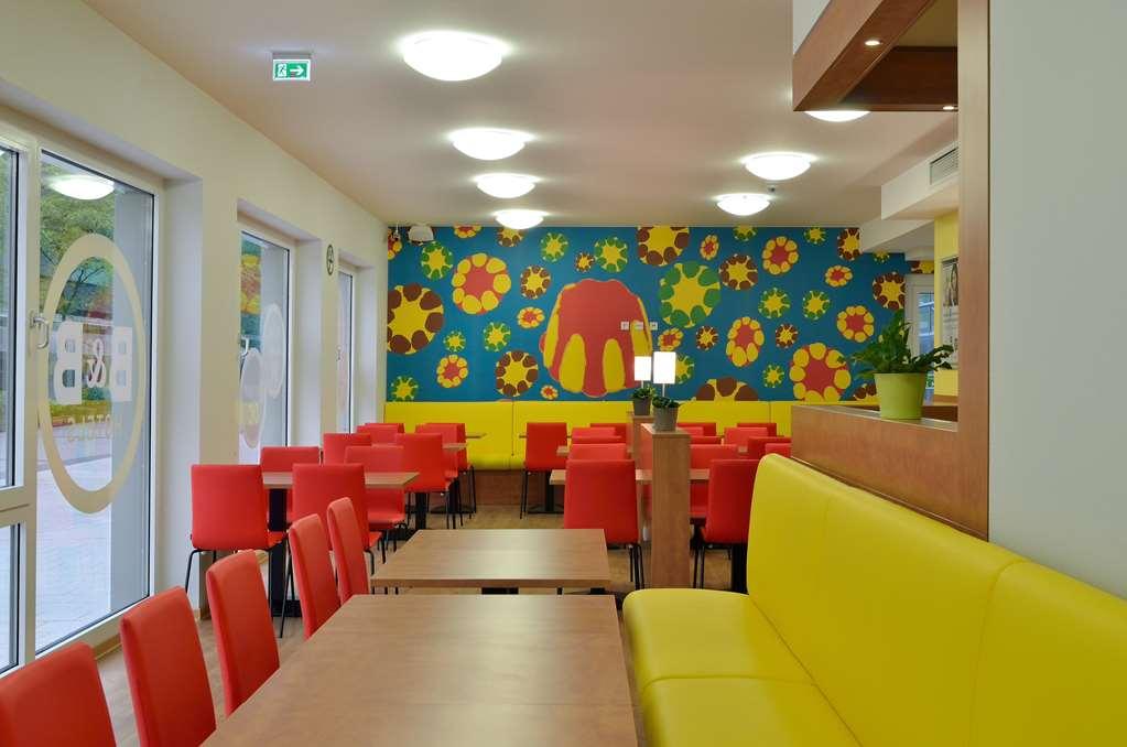 B&B Hotel Bielefeld-City Restoran gambar